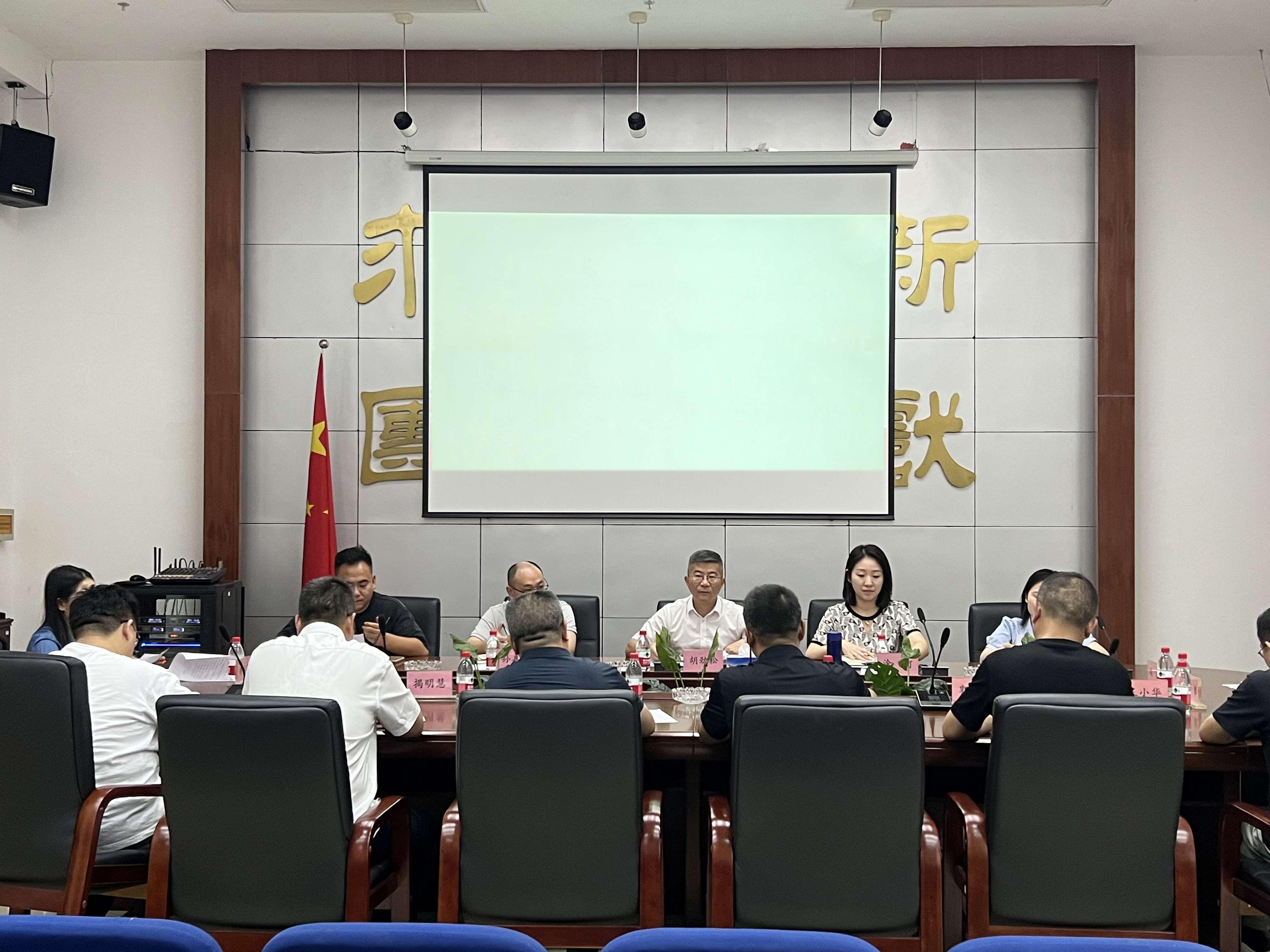 胡勁松一行赴南昌二建調研建筑施工企業(yè)“雙節”期間信訪(fǎng)維穩工作相片.jpg